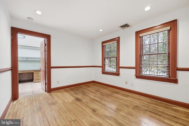 4701 ARGYLE AVE, Garrett Park, MD 20896