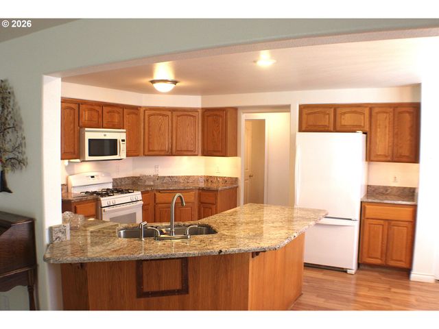 439 CHANDLER Dr, Roseburg, OR 97471