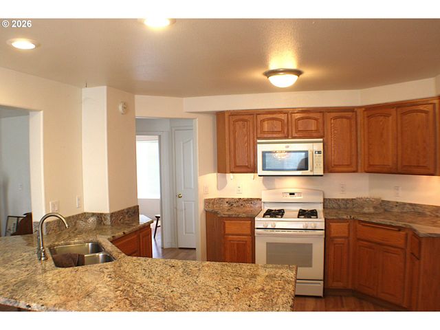 439 CHANDLER Dr, Roseburg, OR 97471