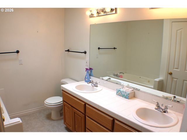 439 CHANDLER Dr, Roseburg, OR 97471