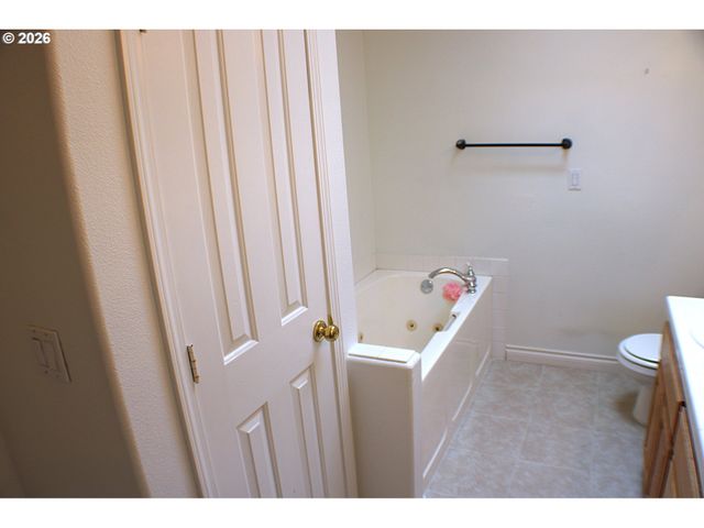 439 CHANDLER Dr, Roseburg, OR 97471