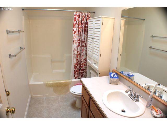 439 CHANDLER Dr, Roseburg, OR 97471