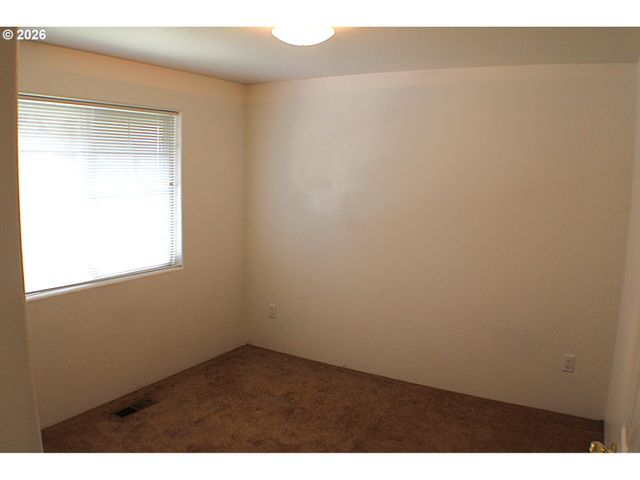 439 CHANDLER Dr, Roseburg, OR 97471