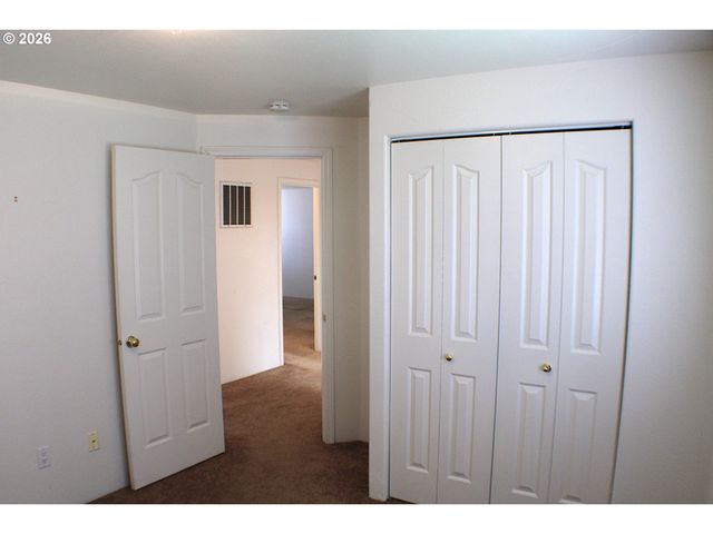 439 CHANDLER Dr, Roseburg, OR 97471