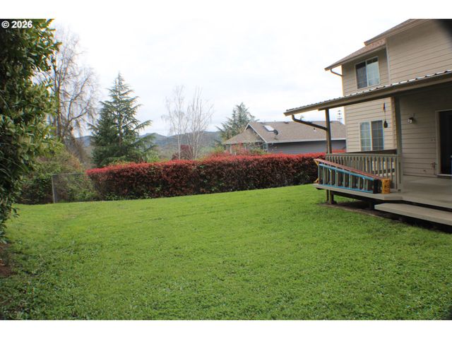 439 CHANDLER Dr, Roseburg, OR 97471