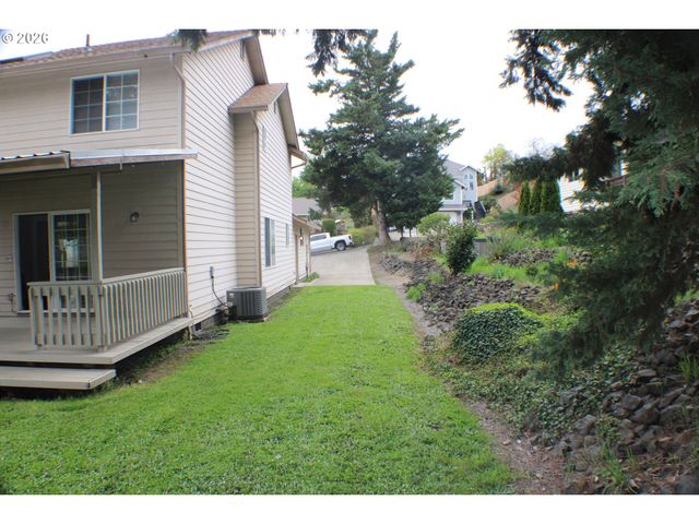439 CHANDLER Dr, Roseburg, OR 97471