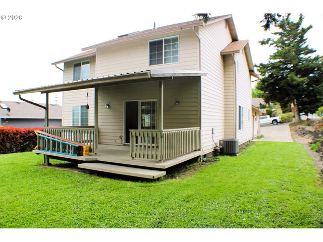 439 CHANDLER Dr, Roseburg, OR 97471