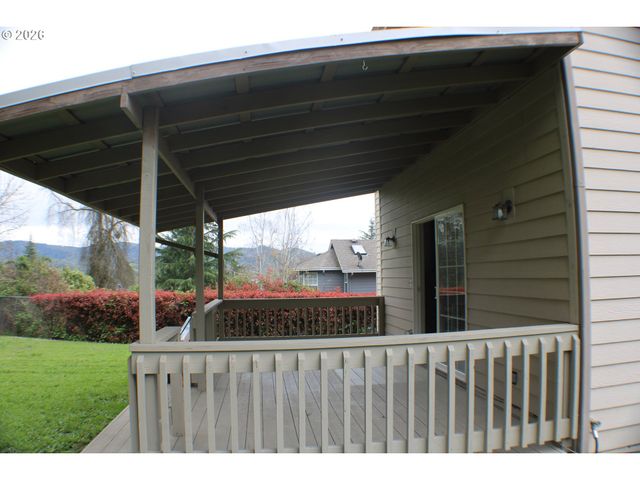439 CHANDLER Dr, Roseburg, OR 97471