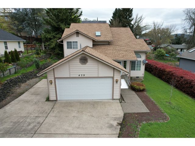 439 CHANDLER Dr, Roseburg, OR 97471