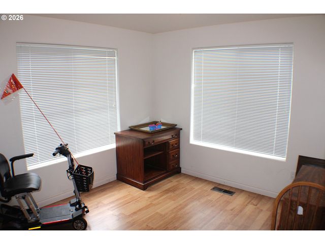 439 CHANDLER Dr, Roseburg, OR 97471