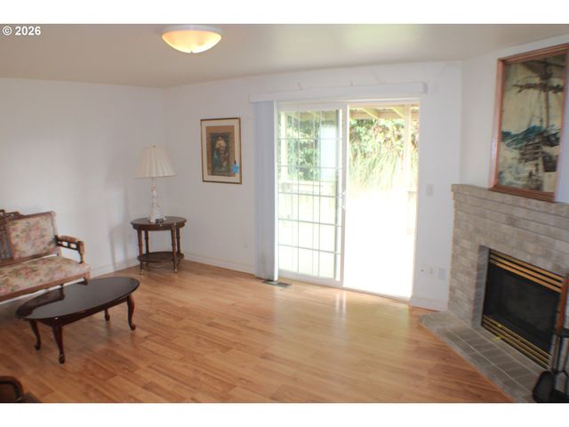 439 CHANDLER Dr, Roseburg, OR 97471