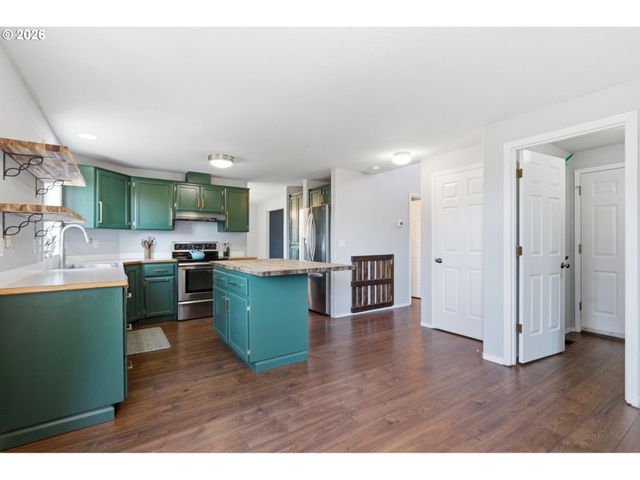 728 E HERITAGE Loop, La Center, WA 98629