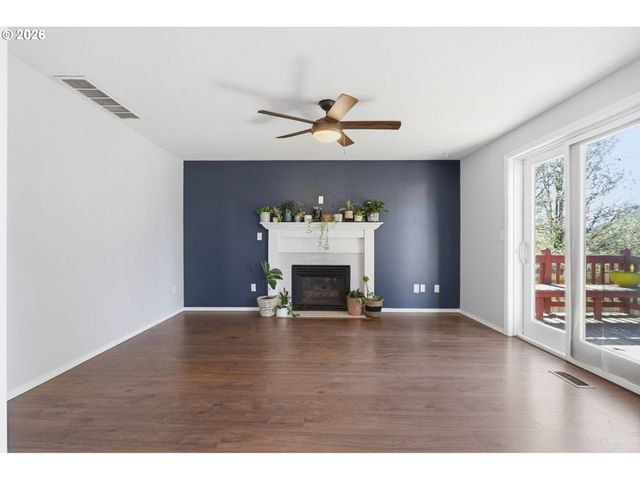 728 E HERITAGE Loop, La Center, WA 98629