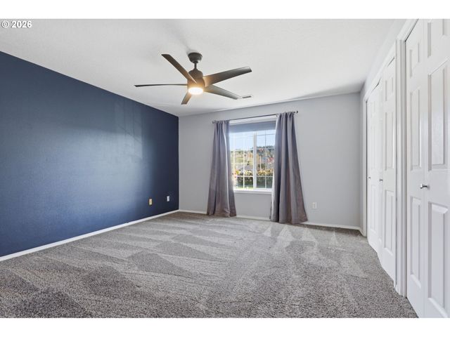 728 E HERITAGE Loop, La Center, WA 98629