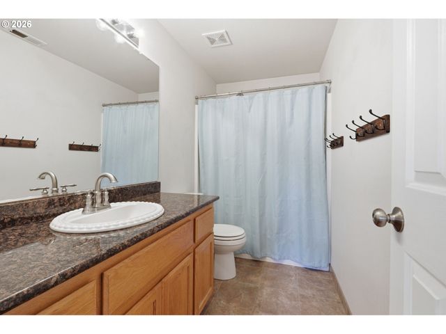 728 E HERITAGE Loop, La Center, WA 98629