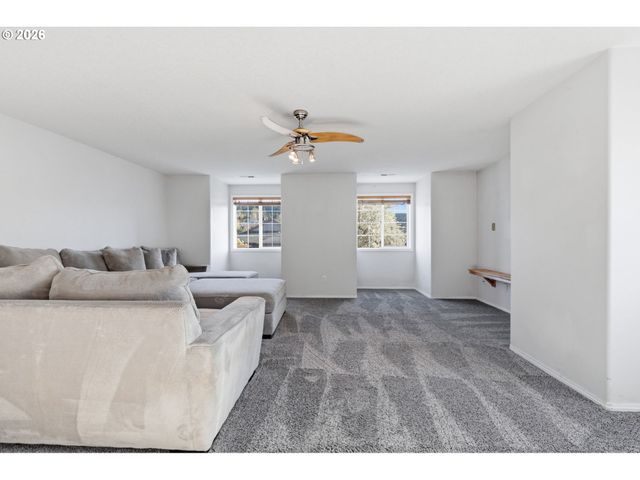 728 E HERITAGE Loop, La Center, WA 98629