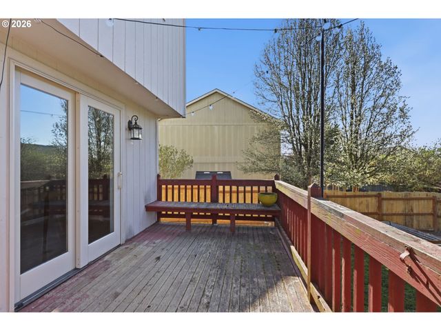 728 E HERITAGE Loop, La Center, WA 98629