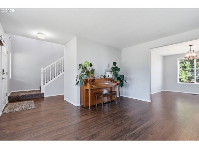 728 E HERITAGE Loop, La Center, WA 98629