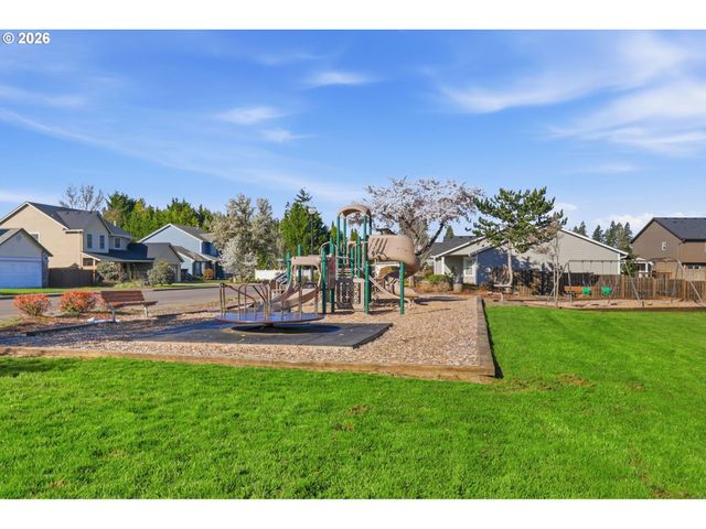 728 E HERITAGE Loop, La Center, WA 98629