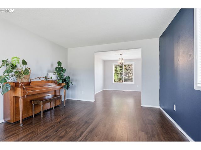 728 E HERITAGE Loop, La Center, WA 98629