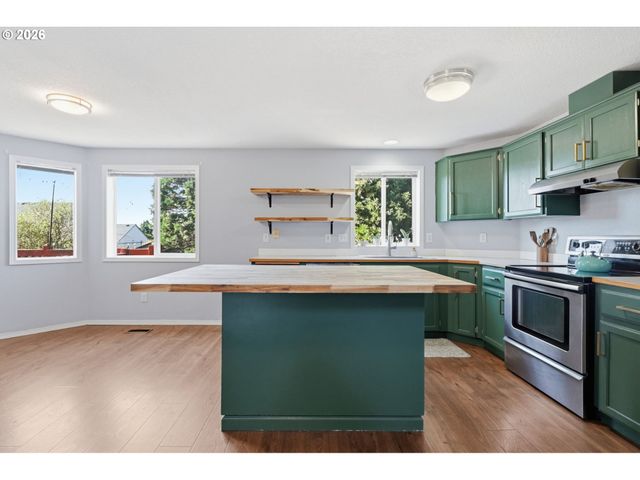 728 E HERITAGE Loop, La Center, WA 98629