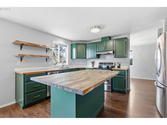 728 E HERITAGE Loop, La Center, WA 98629