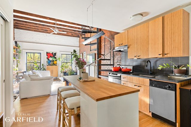 485 W 22ND Street, New York City, NY 10011