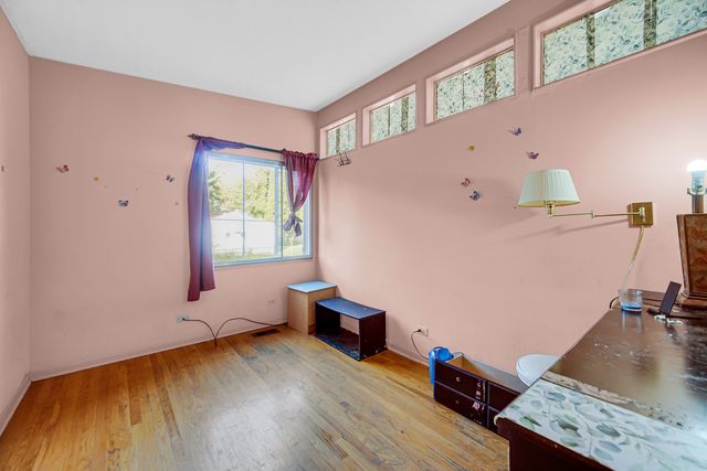 714 W Pleasant Street, Villa Park, IL 60181