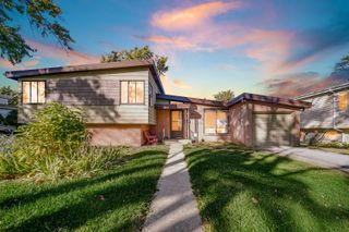 714 W Pleasant Street, Villa Park, IL 60181