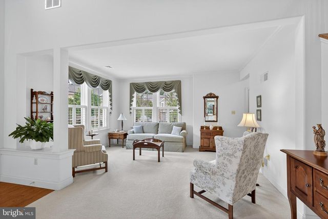 30 FARMVIEW LN, Lititz, PA 17543