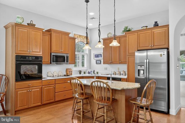 30 FARMVIEW LN, Lititz, PA 17543