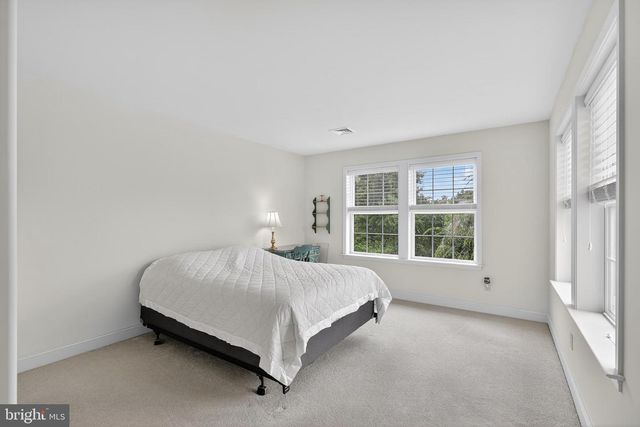 30 FARMVIEW LN, Lititz, PA 17543