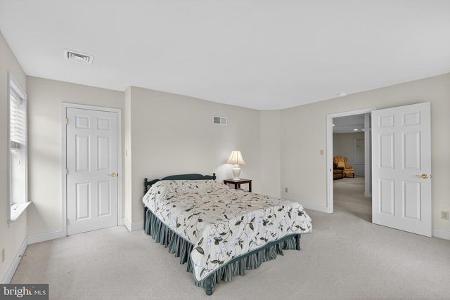 30 FARMVIEW LN, Lititz, PA 17543