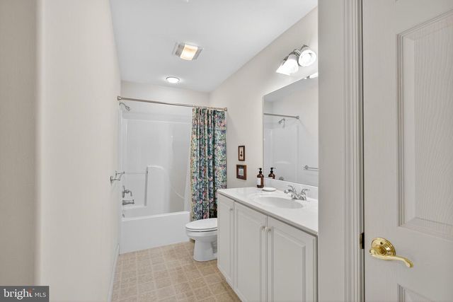 30 FARMVIEW LN, Lititz, PA 17543