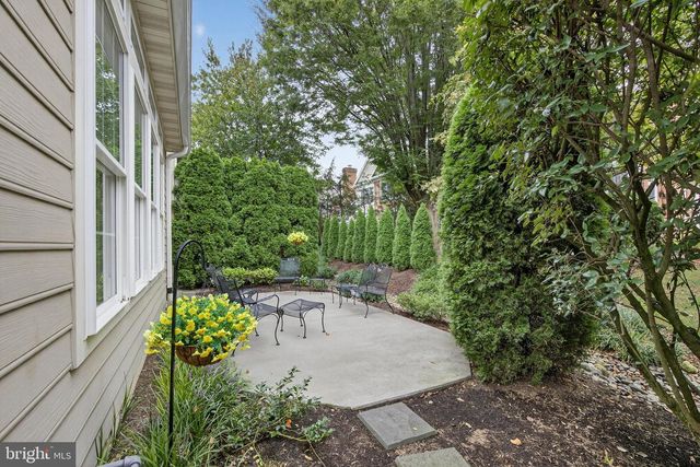 30 FARMVIEW LN, Lititz, PA 17543