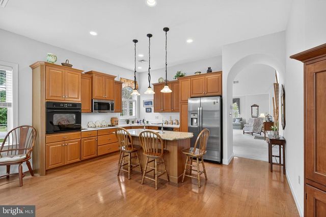 30 FARMVIEW LN, Lititz, PA 17543