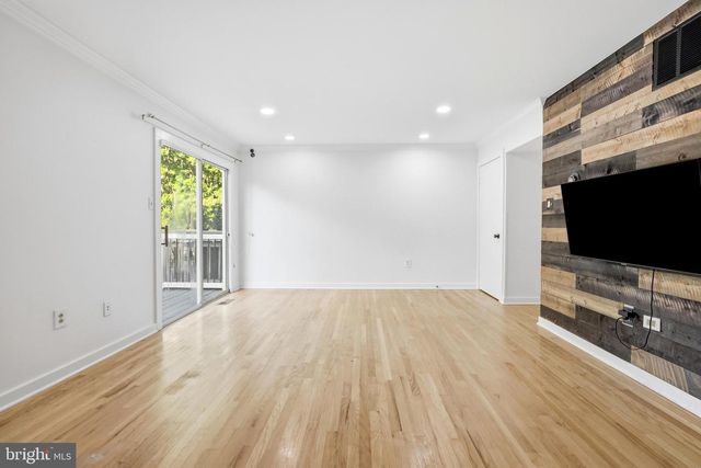 2 BUSH HILL CT, Gaithersburg, MD 20882