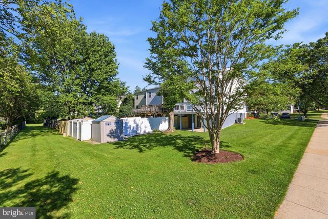 2 BUSH HILL CT, Gaithersburg, MD 20882