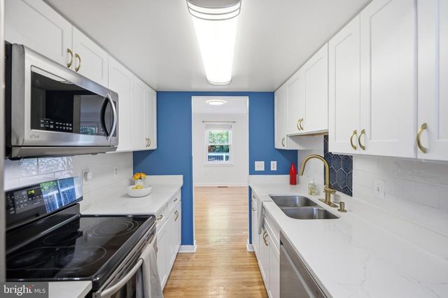 2 BUSH HILL CT, Gaithersburg, MD 20882