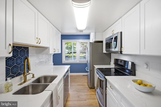 2 BUSH HILL CT, Gaithersburg, MD 20882