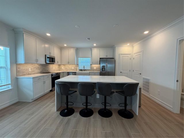 1523 W CHESTNUT STREET, Tampa, FL 33607