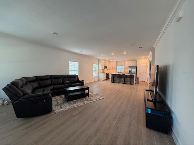 1523 W CHESTNUT STREET, Tampa, FL 33607