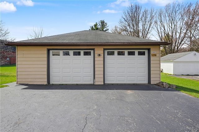 5258 Chestnut Ridge Road, Orchard Park, NY 14127