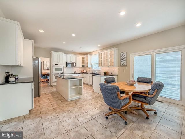 838 GINA DR, Philadelphia, PA 19115