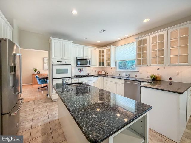 838 GINA DR, Philadelphia, PA 19115