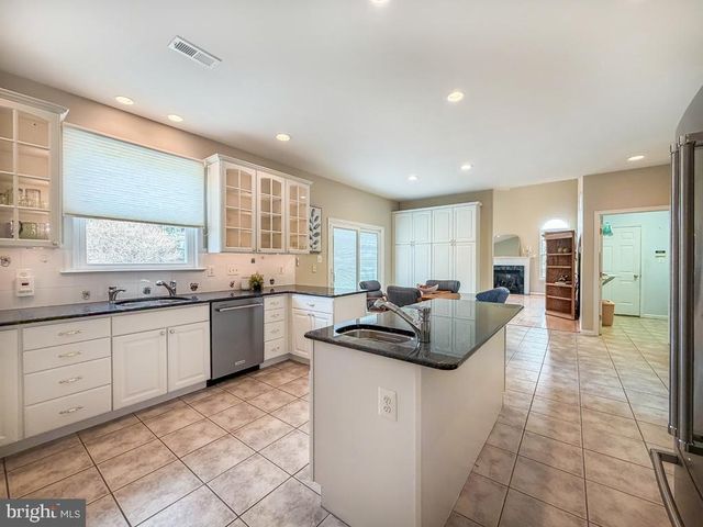 838 GINA DR, Philadelphia, PA 19115