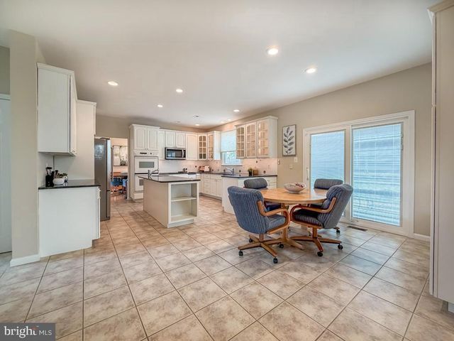 838 GINA DR, Philadelphia, PA 19115