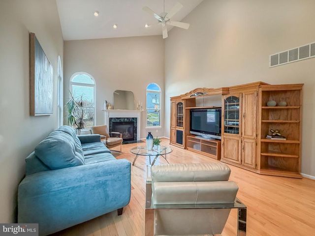 838 GINA DR, Philadelphia, PA 19115