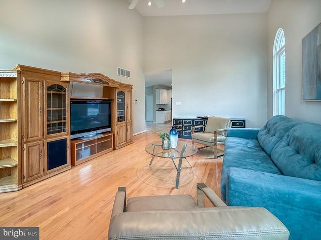 838 GINA DR, Philadelphia, PA 19115