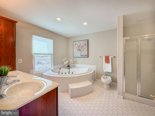 838 GINA DR, Philadelphia, PA 19115